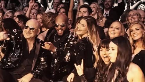 Band and audience together 